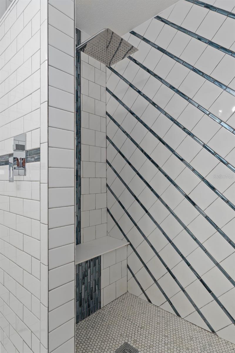 Image 20 of 39 For 193 Gladys Avenue