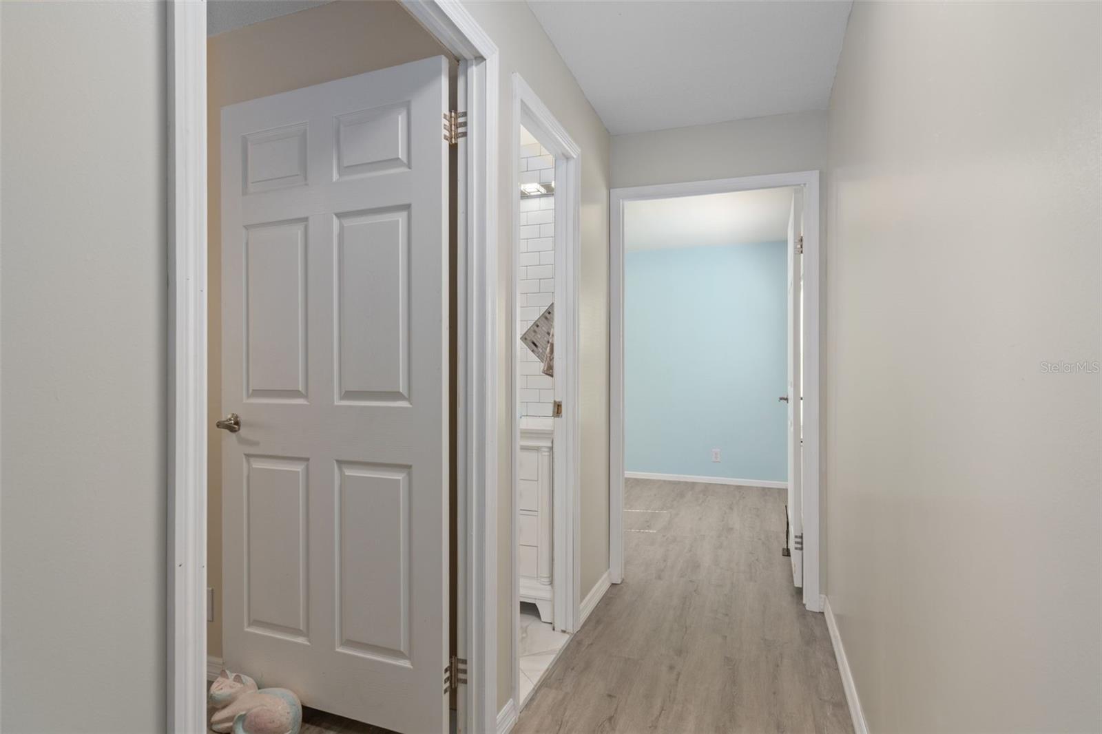 Image 22 of 39 For 193 Gladys Avenue