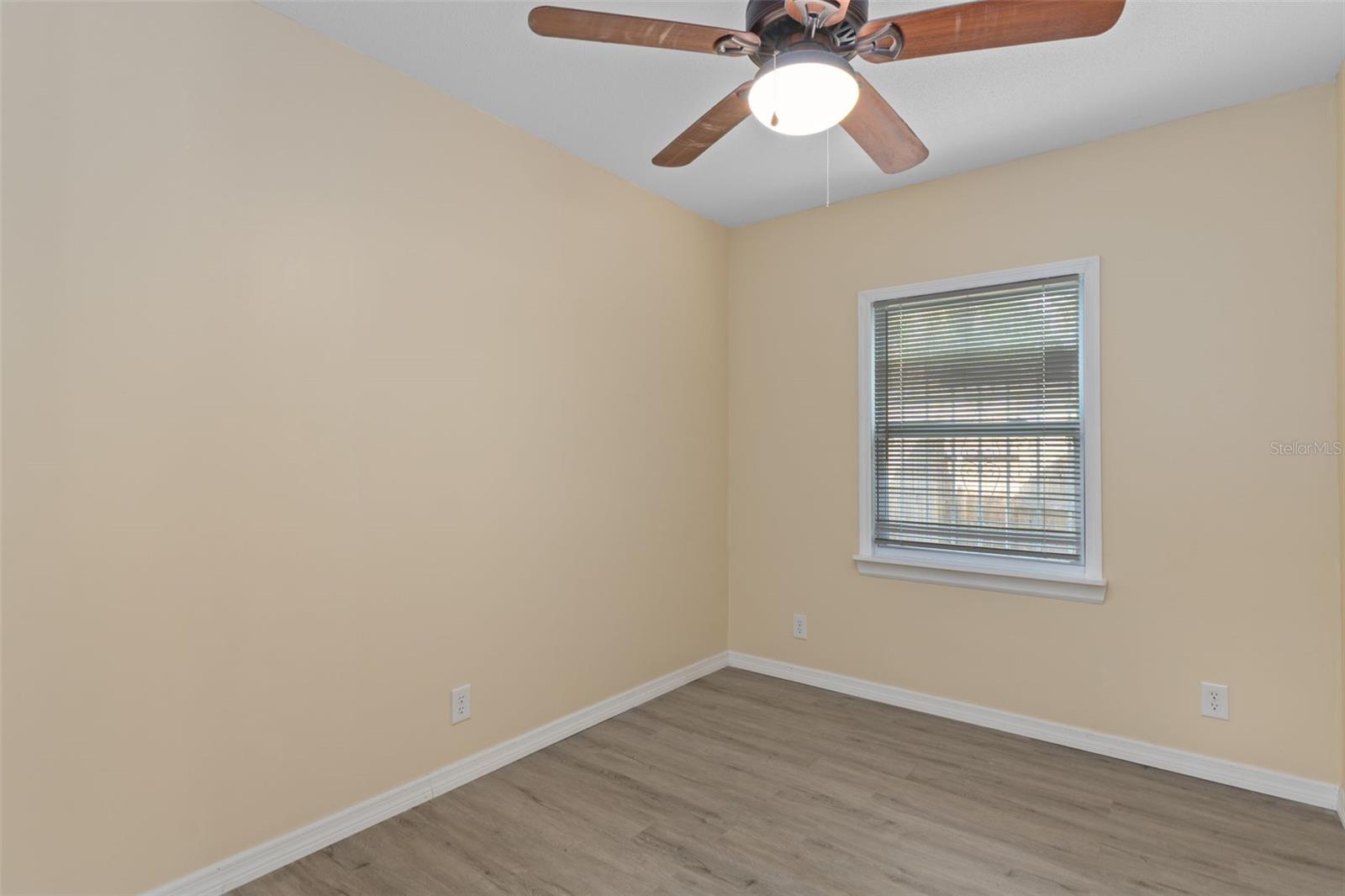 Image 23 of 39 For 193 Gladys Avenue