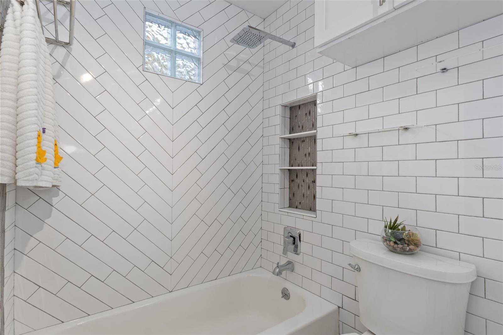 Image 25 of 39 For 193 Gladys Avenue