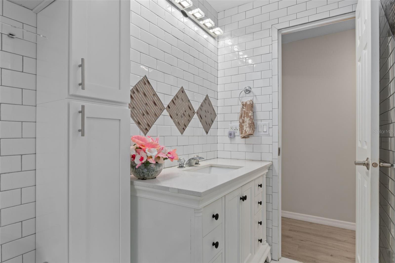 Image 26 of 39 For 193 Gladys Avenue