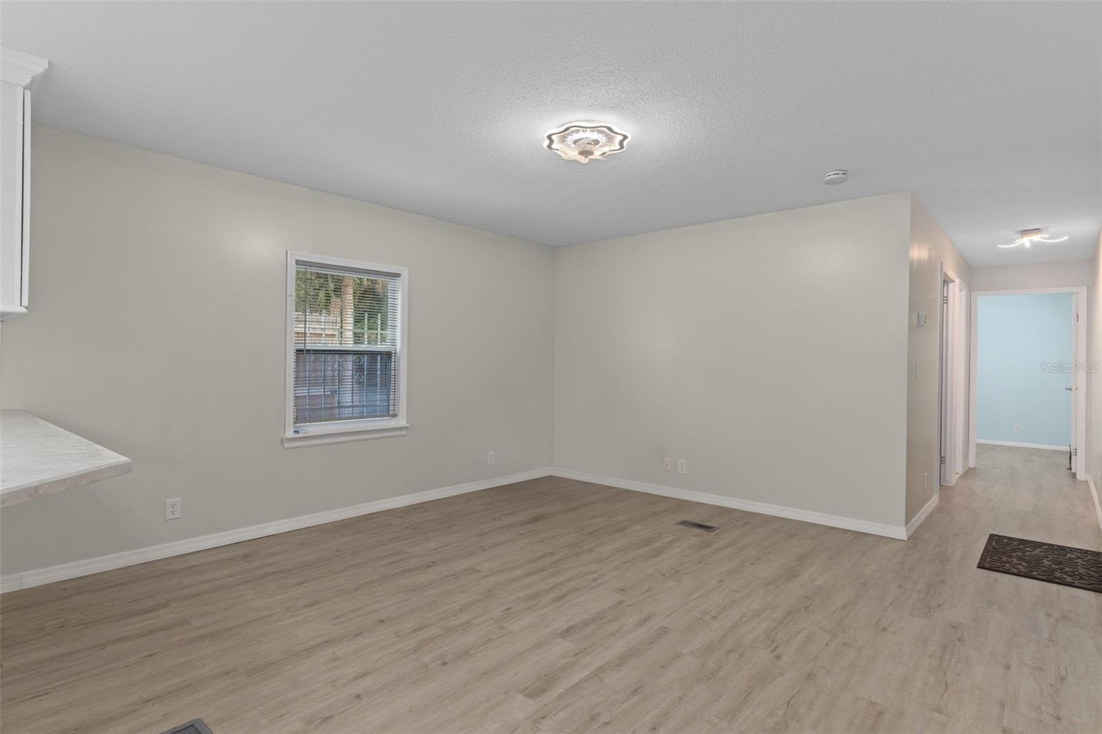 Image 8 of 39 For 193 Gladys Avenue