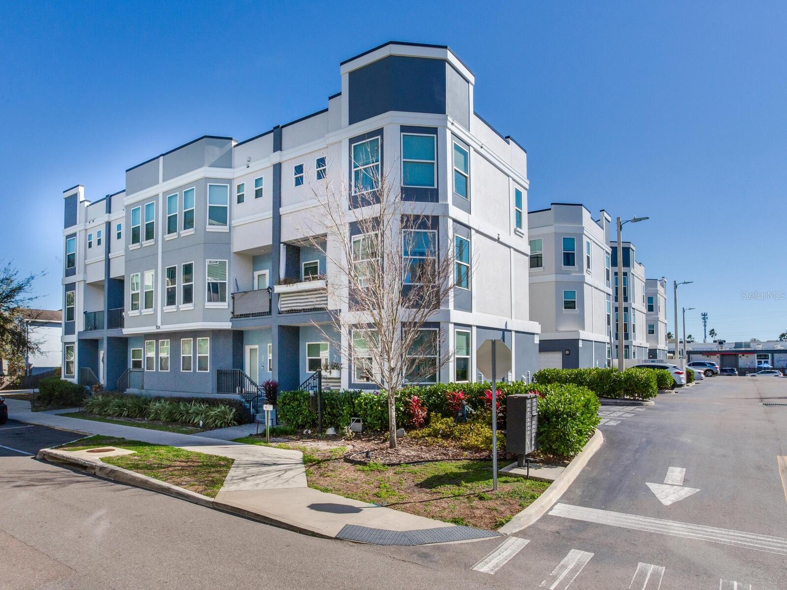 Image 2 of 41 For 1524 Fig Street 4