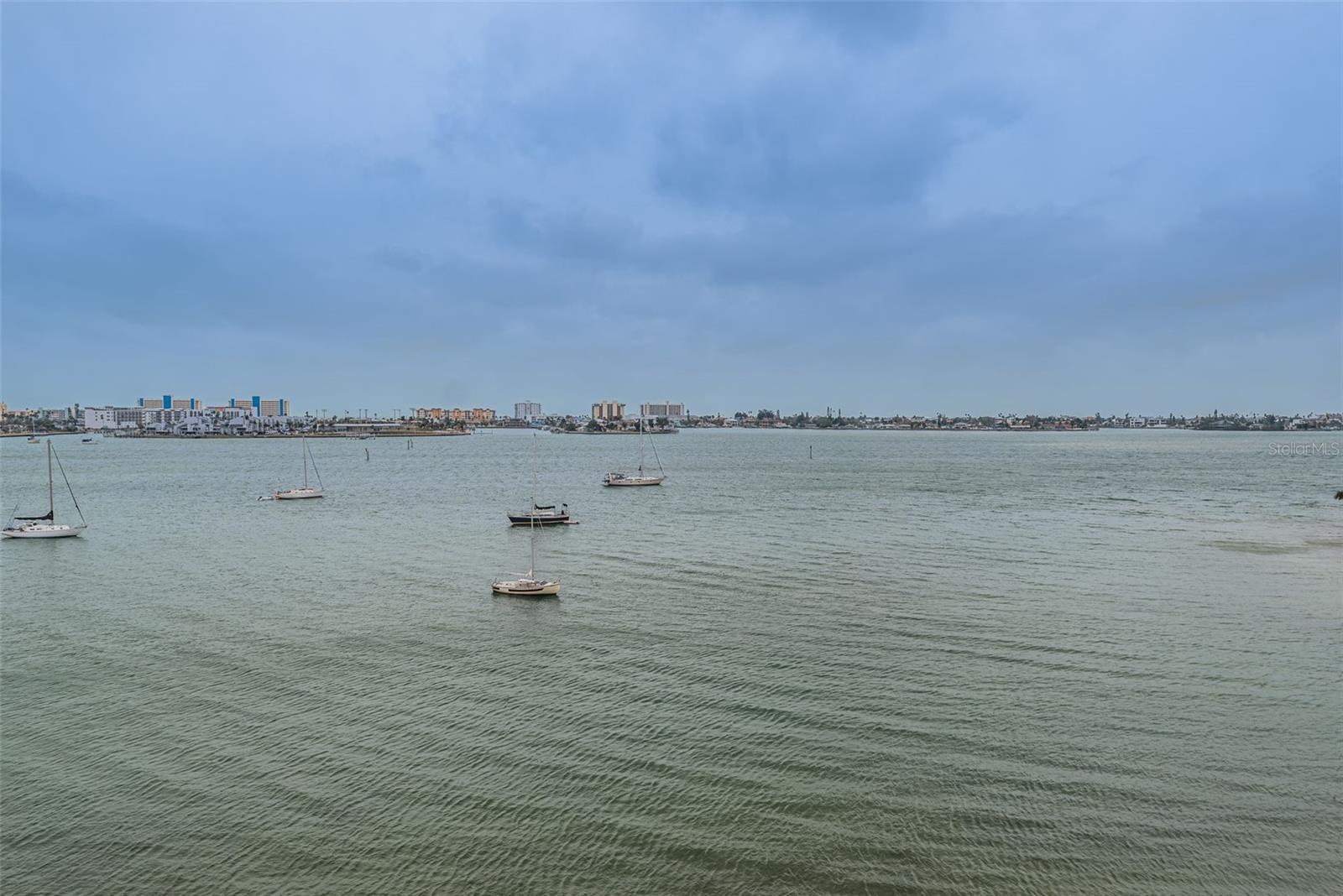 Image 11 of 54 For 4525 Cove Circle 604