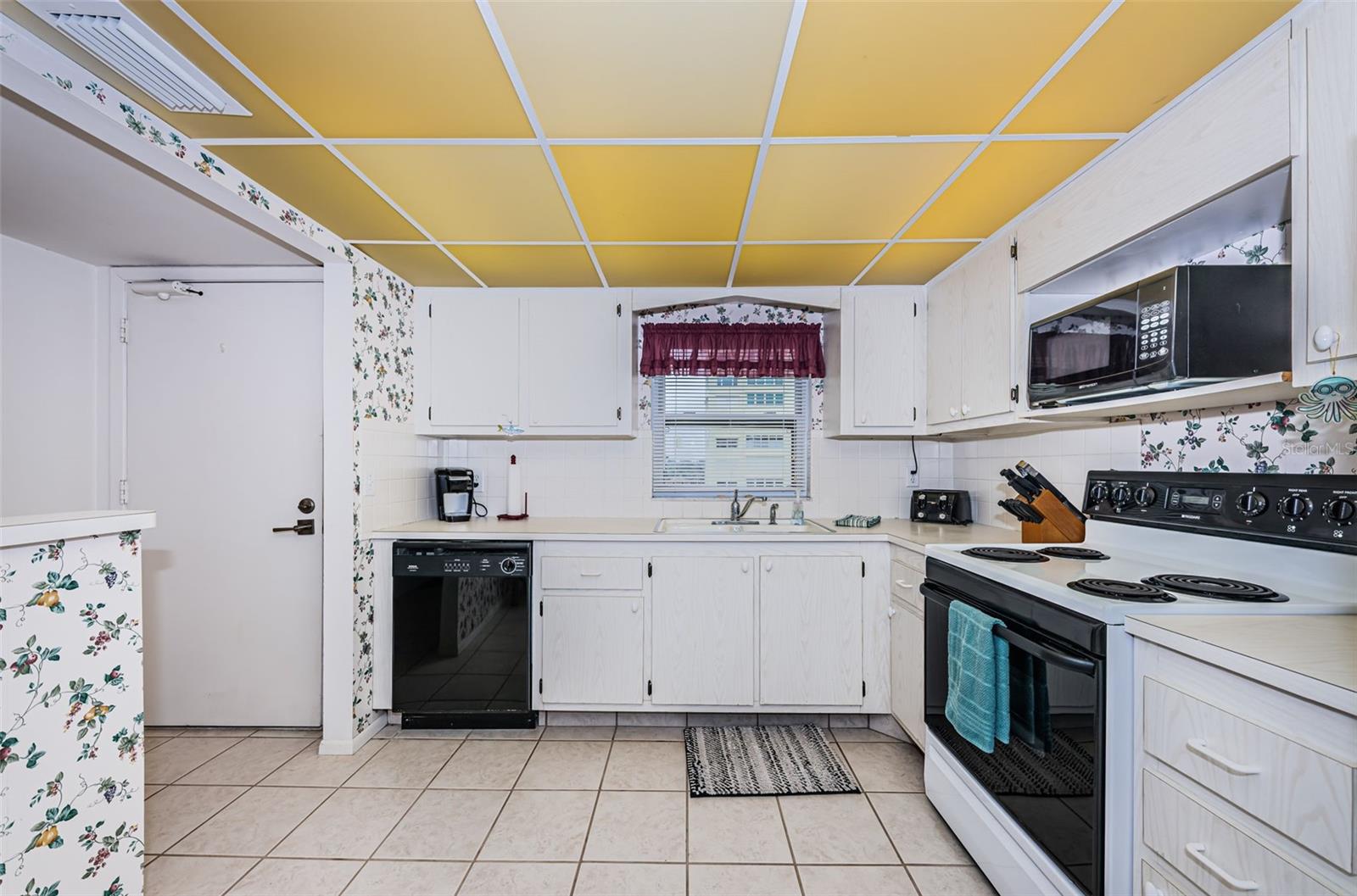 Image 18 of 54 For 4525 Cove Circle 604