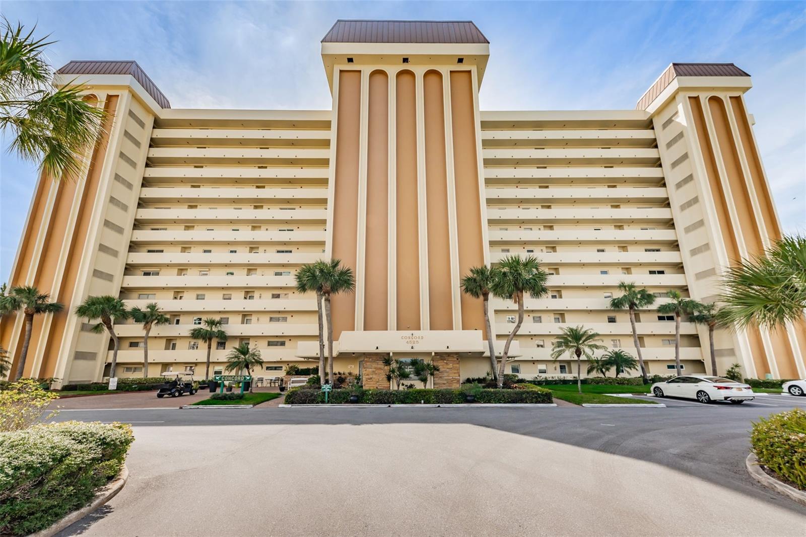 Image 2 of 54 For 4525 Cove Circle 604