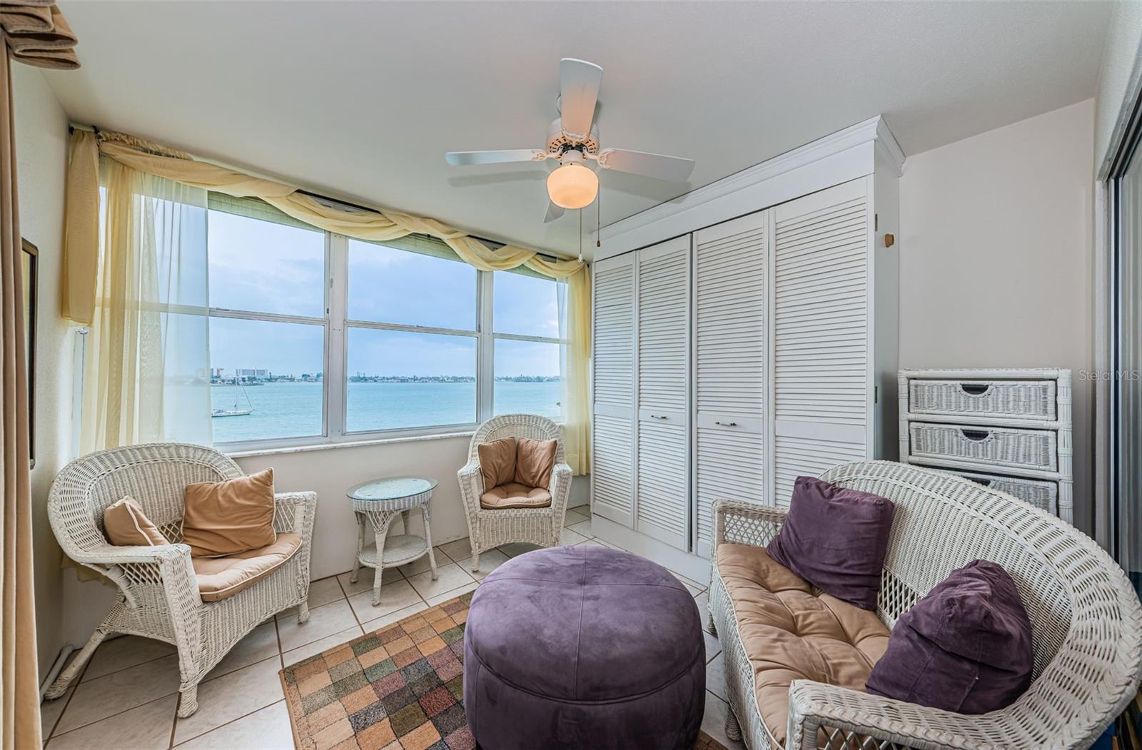 Image 27 of 54 For 4525 Cove Circle 604