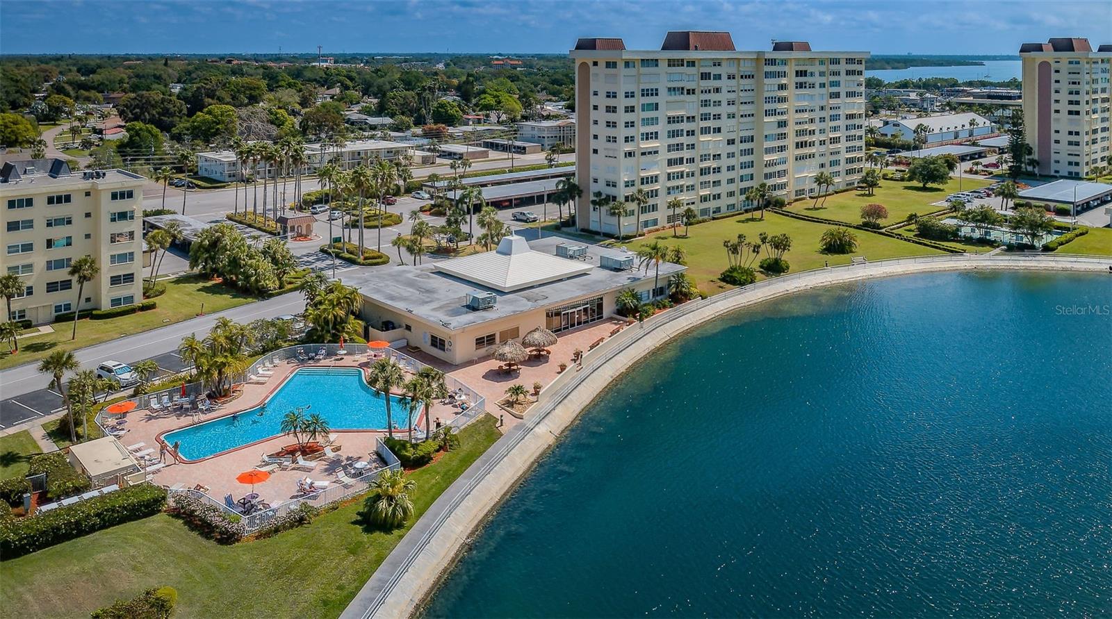 Image 31 of 54 For 4525 Cove Circle 604