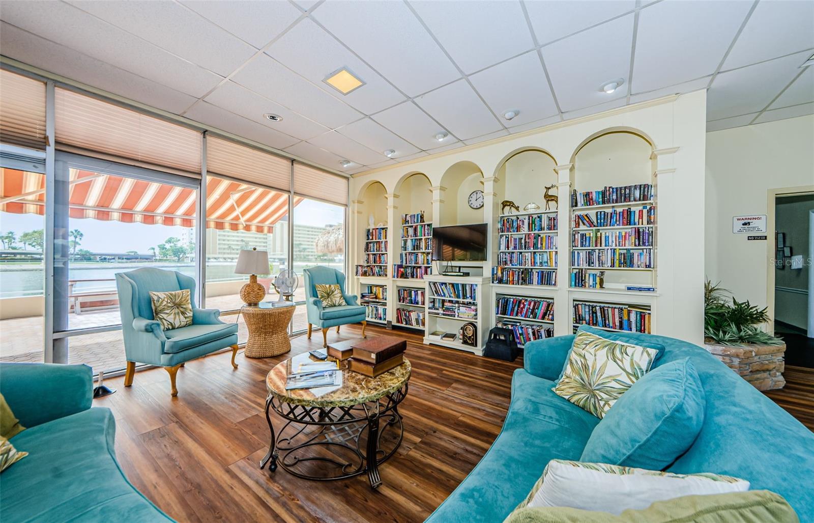 Image 40 of 54 For 4525 Cove Circle 604