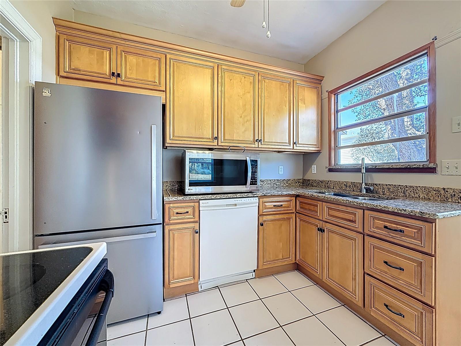 Listing photo id 12 for 1136 12th Street N