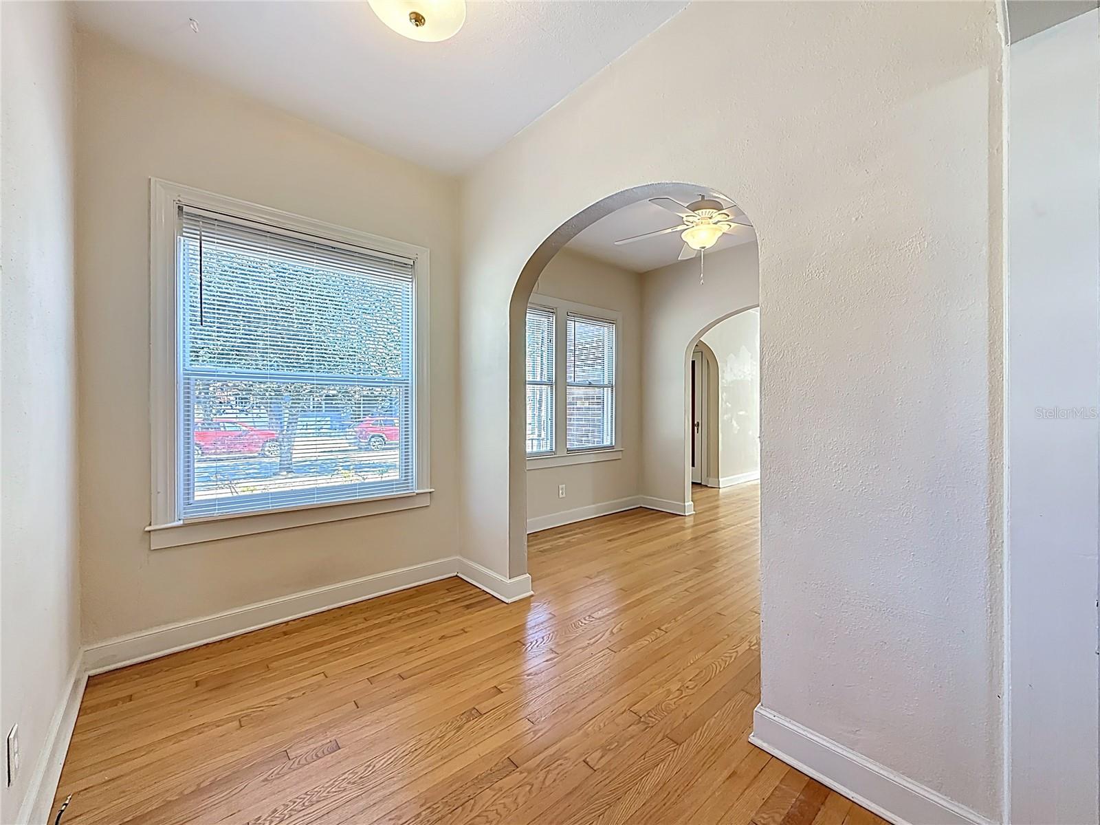 Listing photo id 16 for 1136 12th Street N