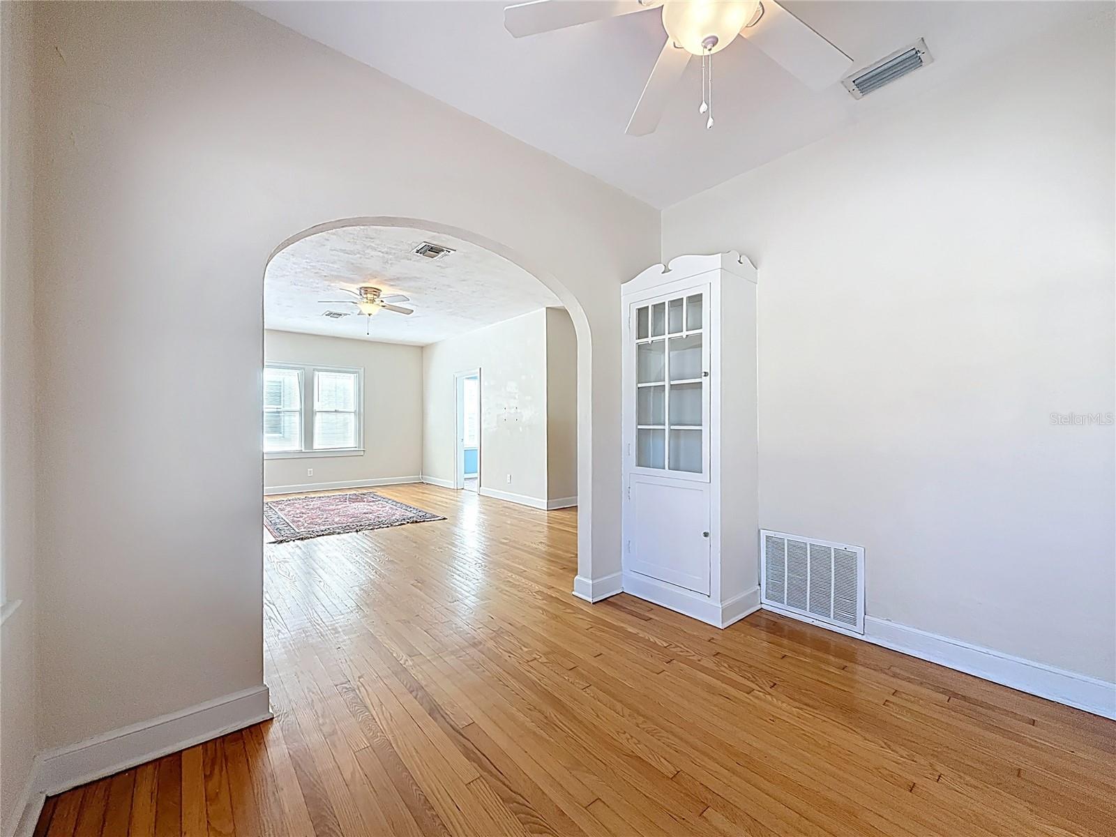 Listing photo id 17 for 1136 12th Street N