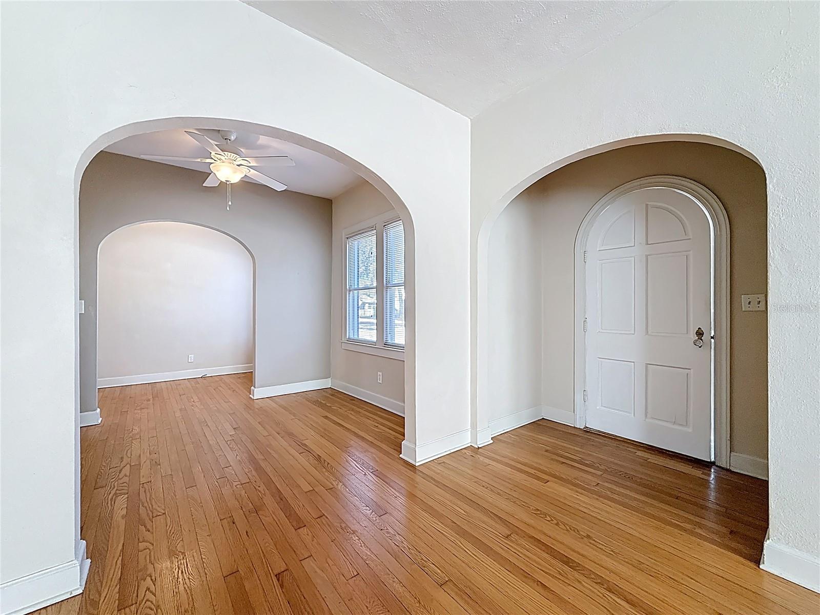 Listing photo id 0 for 1136 12th Street N