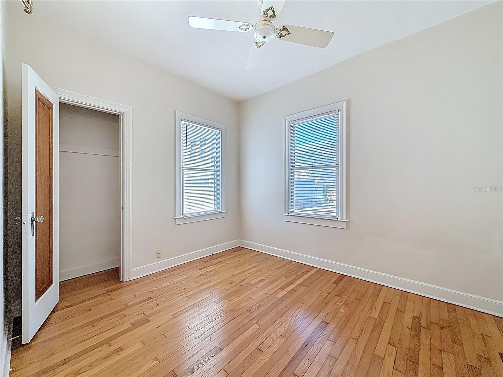 Listing photo id 20 for 1136 12th Street N