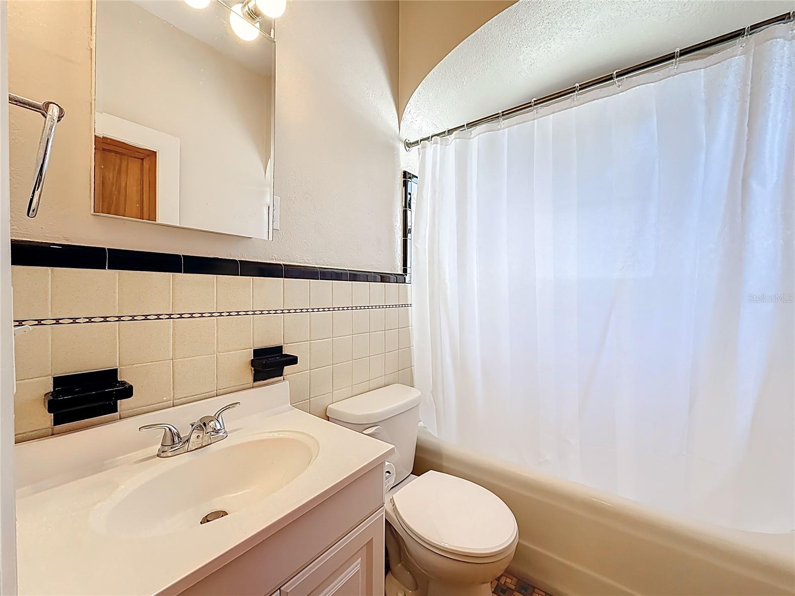 Listing photo id 29 for 1136 12th Street N