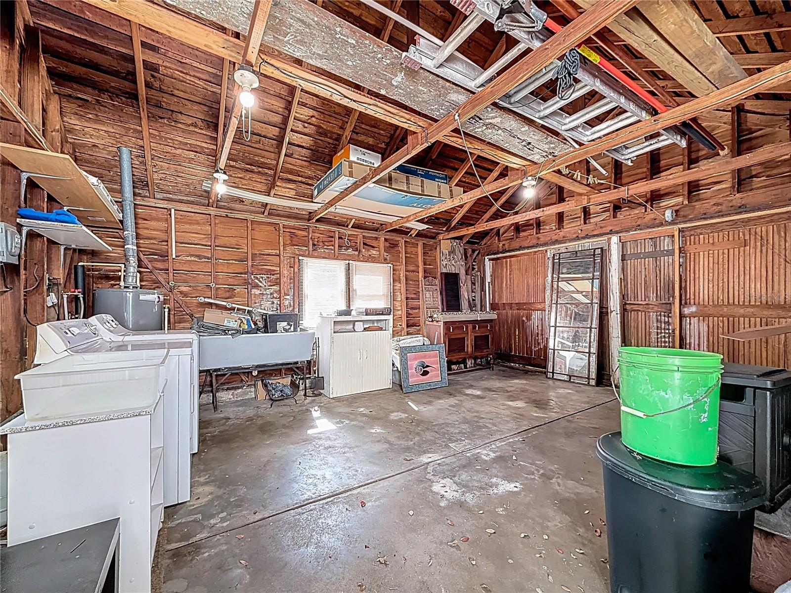 Listing photo id 35 for 1136 12th Street N