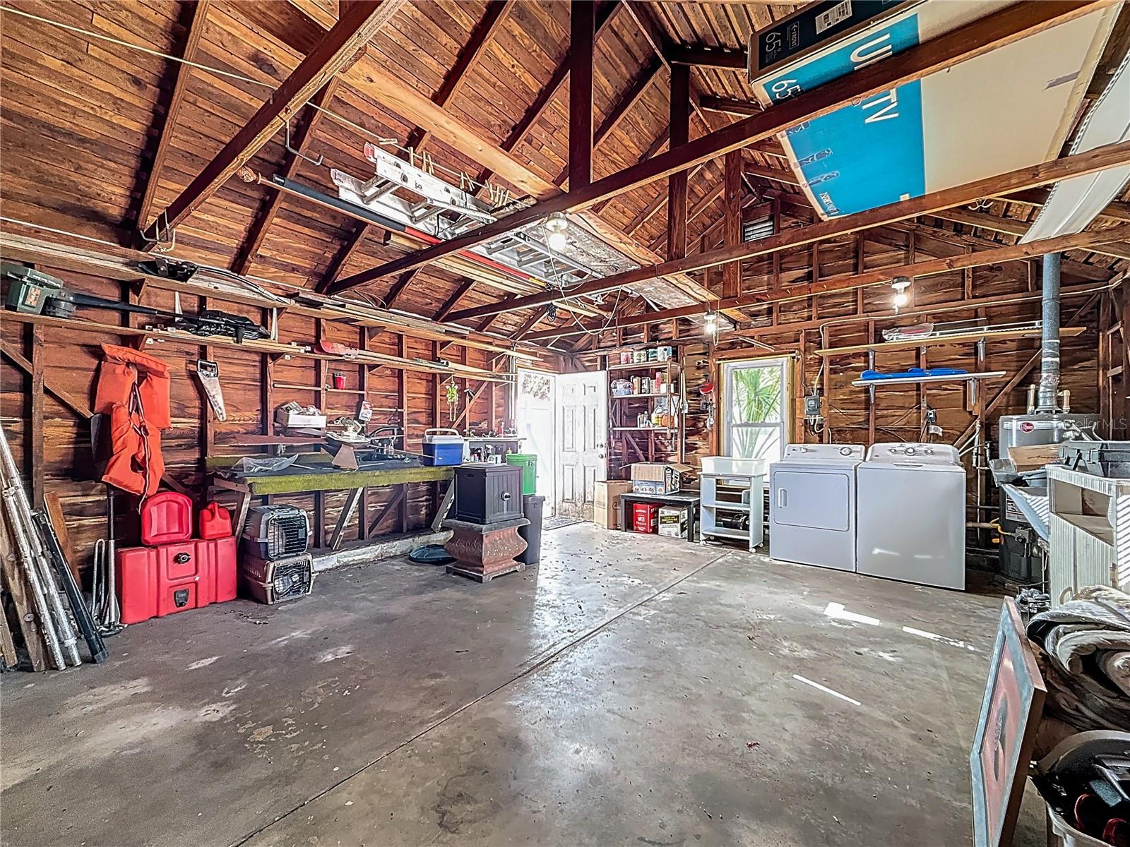 Listing photo id 37 for 1136 12th Street N