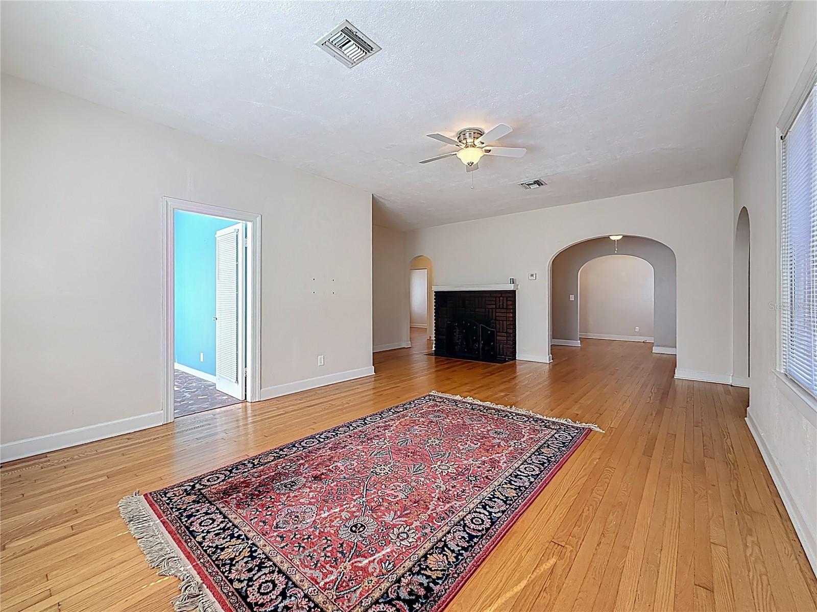 Listing photo id 2 for 1136 12th Street N