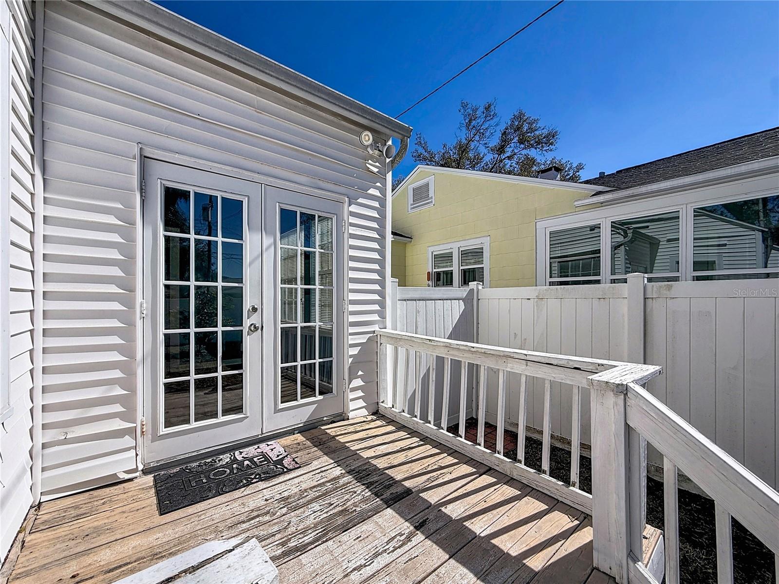 Listing photo id 40 for 1136 12th Street N