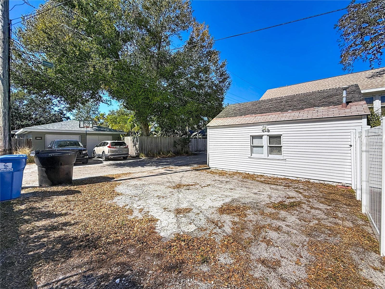 Listing photo id 50 for 1136 12th Street N