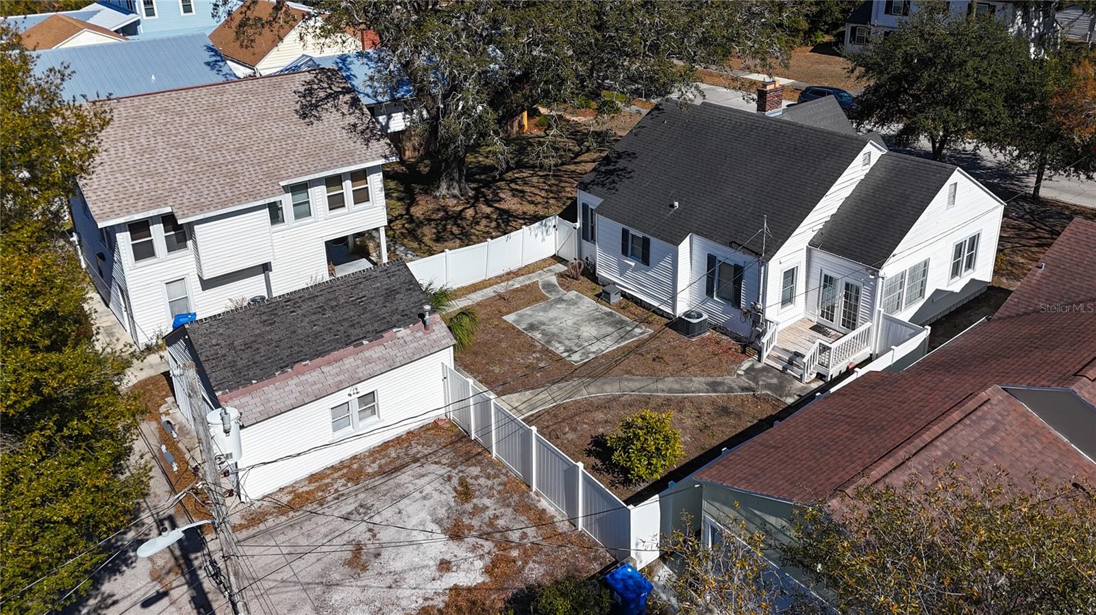 Listing photo id 55 for 1136 12th Street N