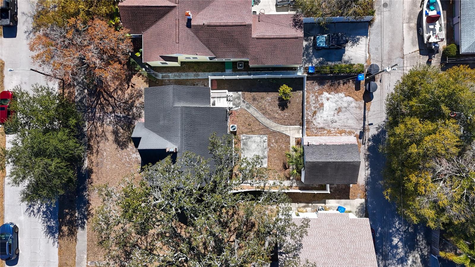 Listing photo id 57 for 1136 12th Street N