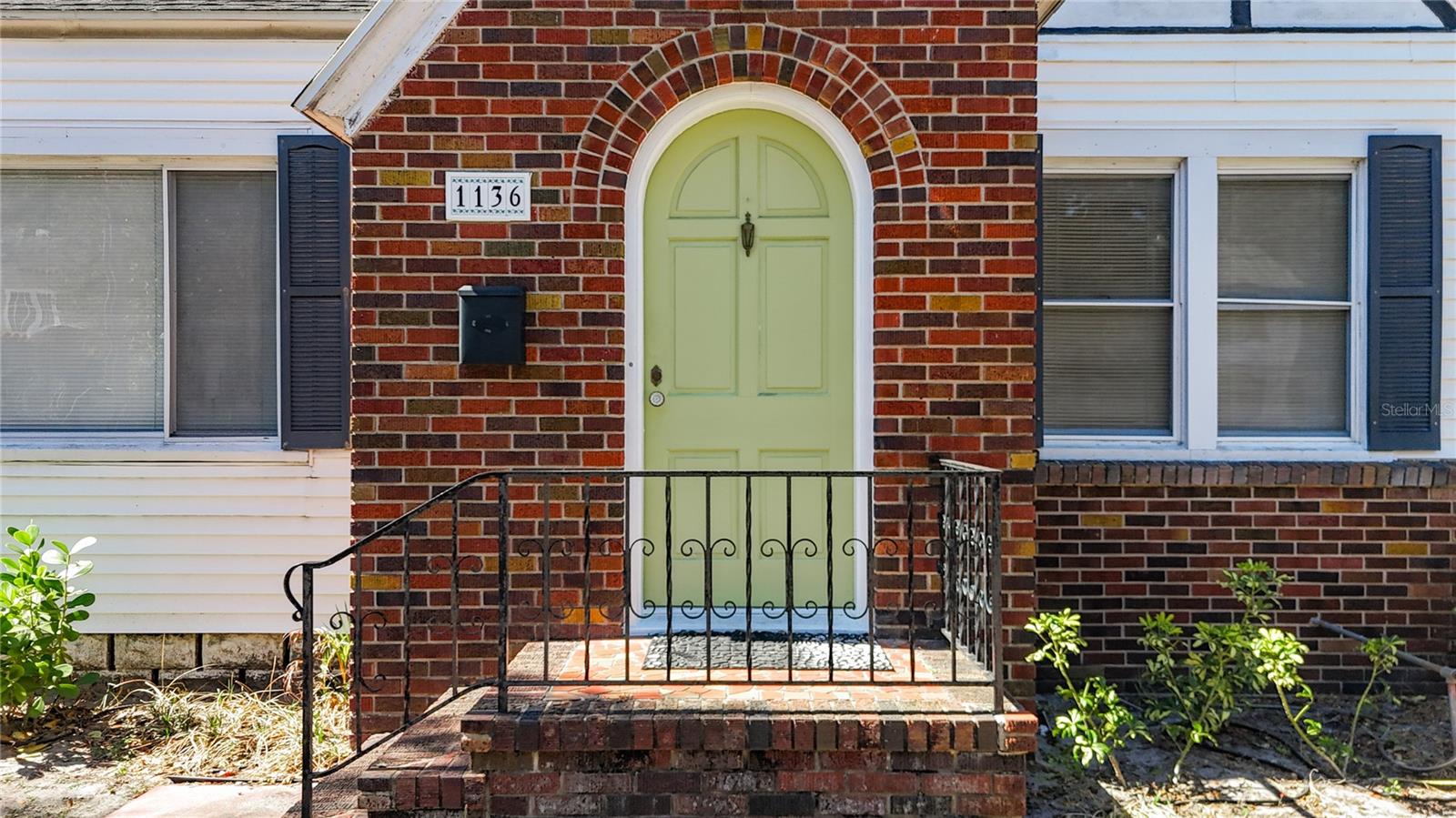 Listing photo id 67 for 1136 12th Street N