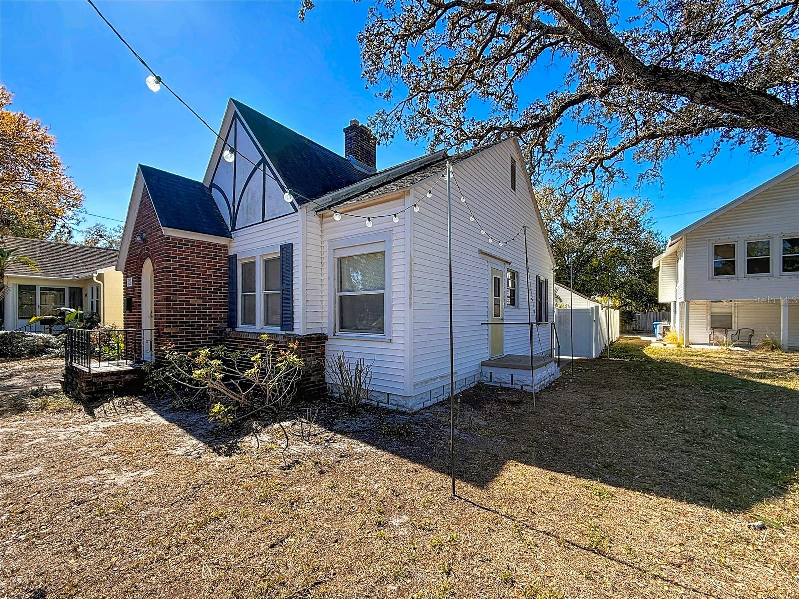 Listing photo id 70 for 1136 12th Street N