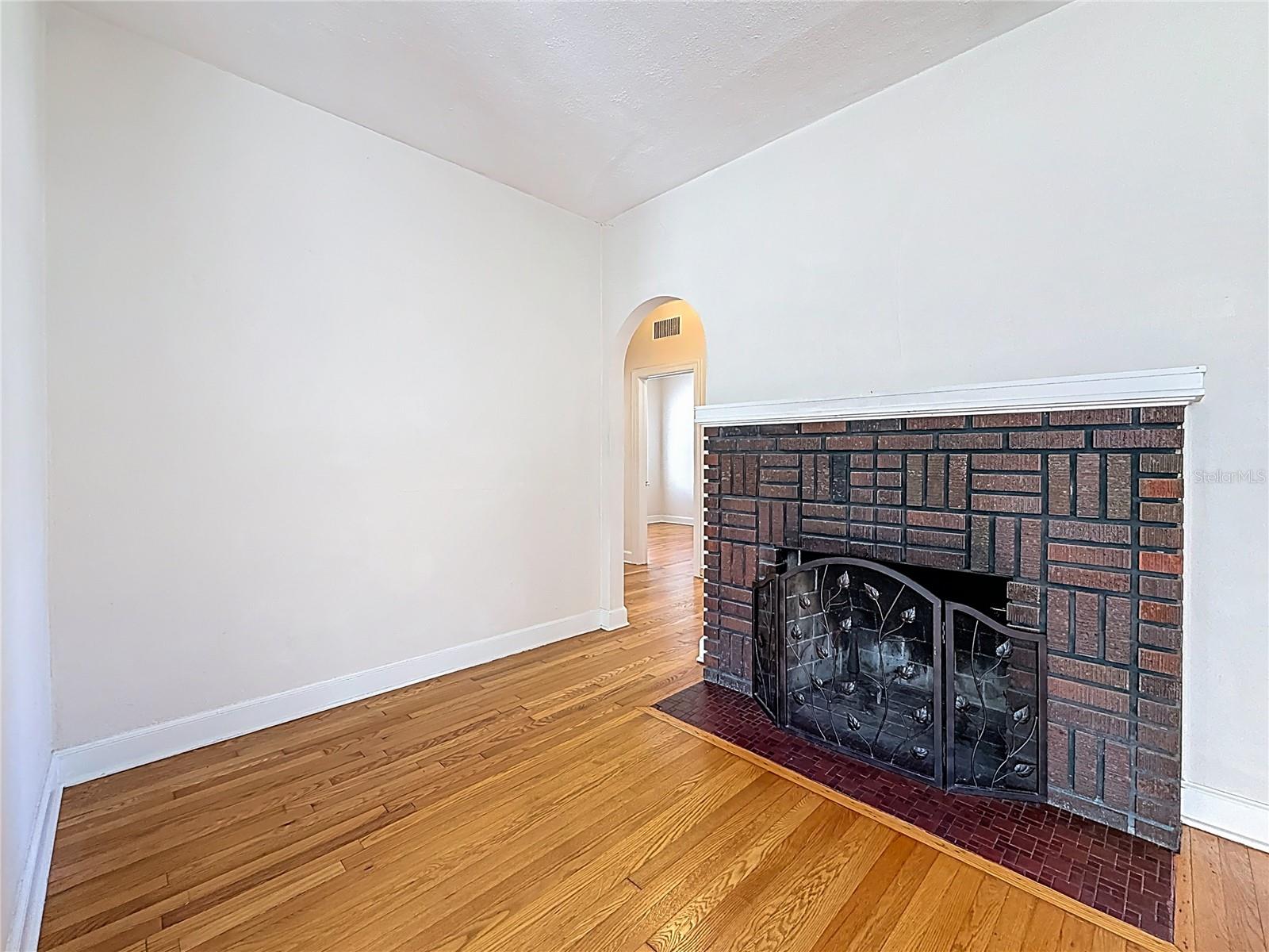 Listing photo id 6 for 1136 12th Street N