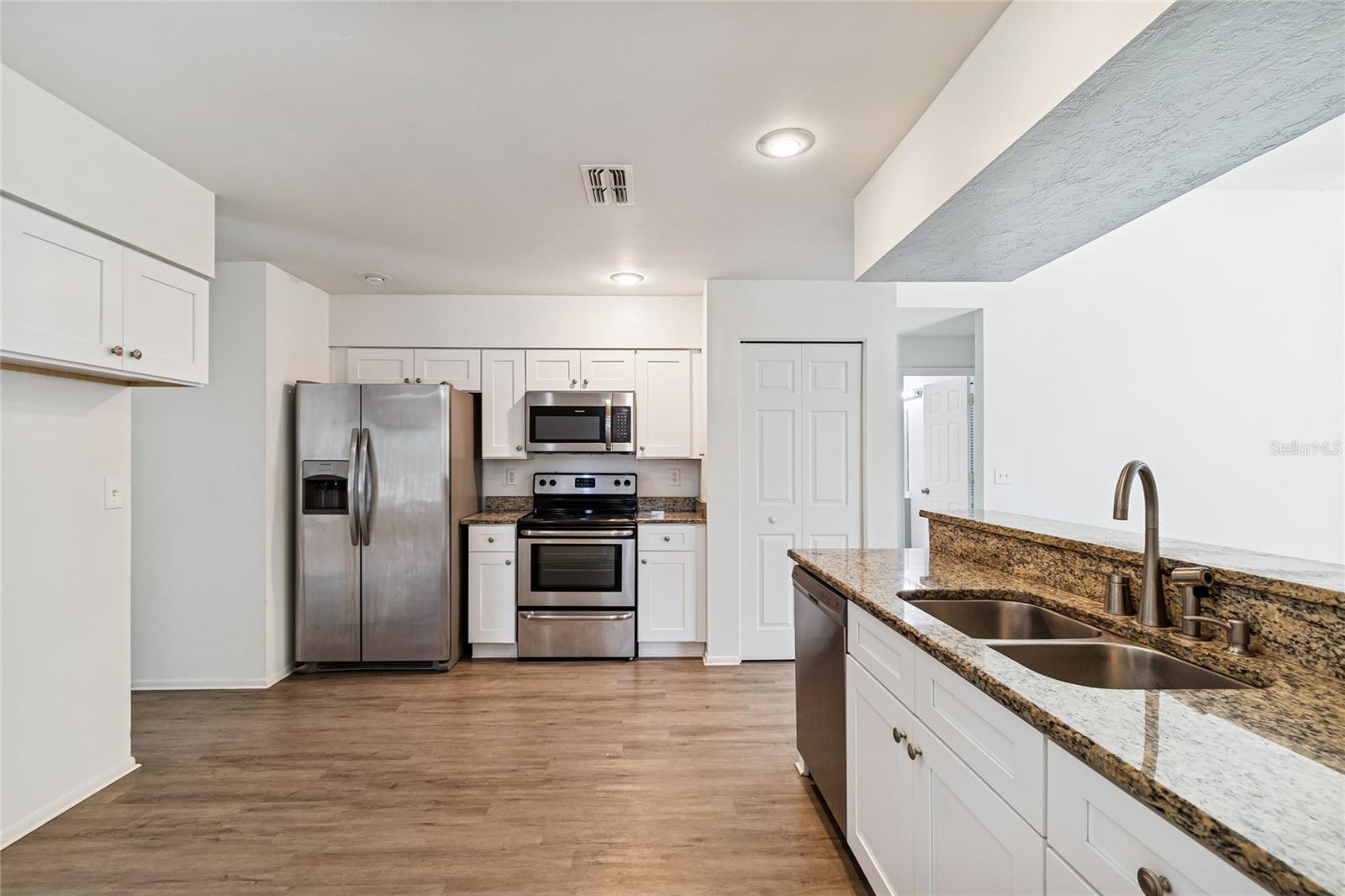 Image 21 of 65 For 11903 Steppingstone Boulevard