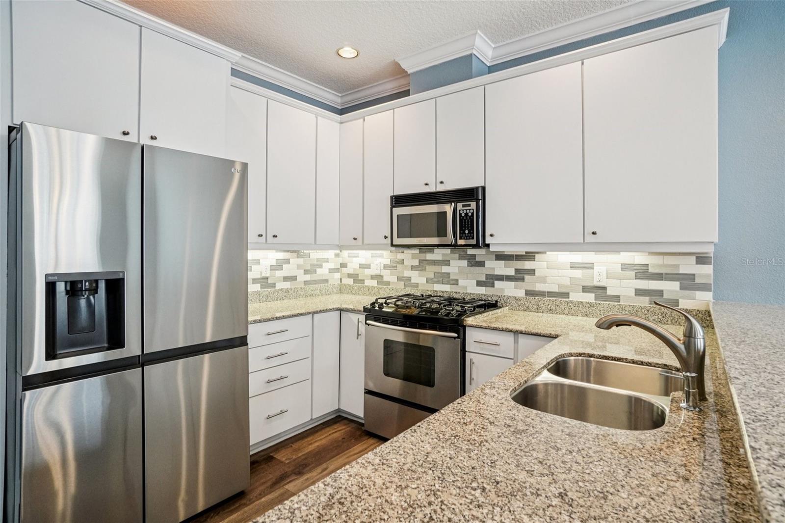 Image 16 of 47 For 502 Albany Avenue 4