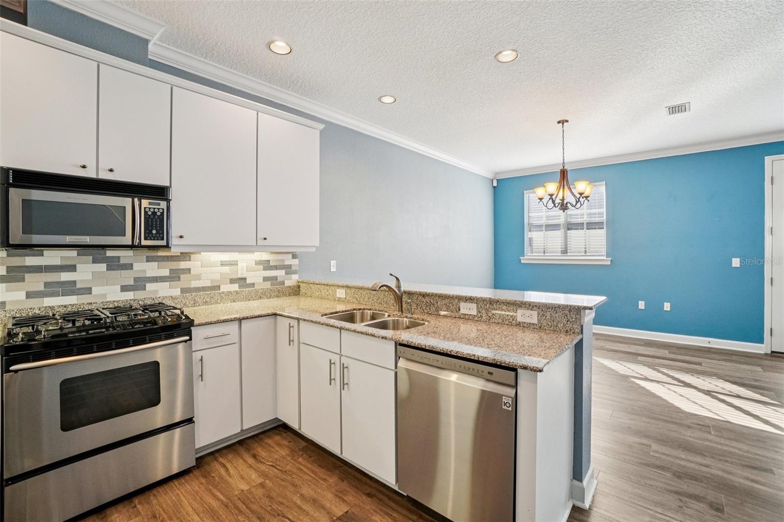 Image 17 of 47 For 502 Albany Avenue 4