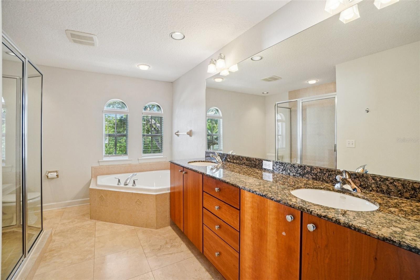 Image 28 of 47 For 502 Albany Avenue 4