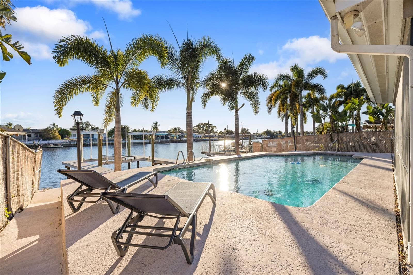 Listing photo id 0 for 5702 Riddle Road