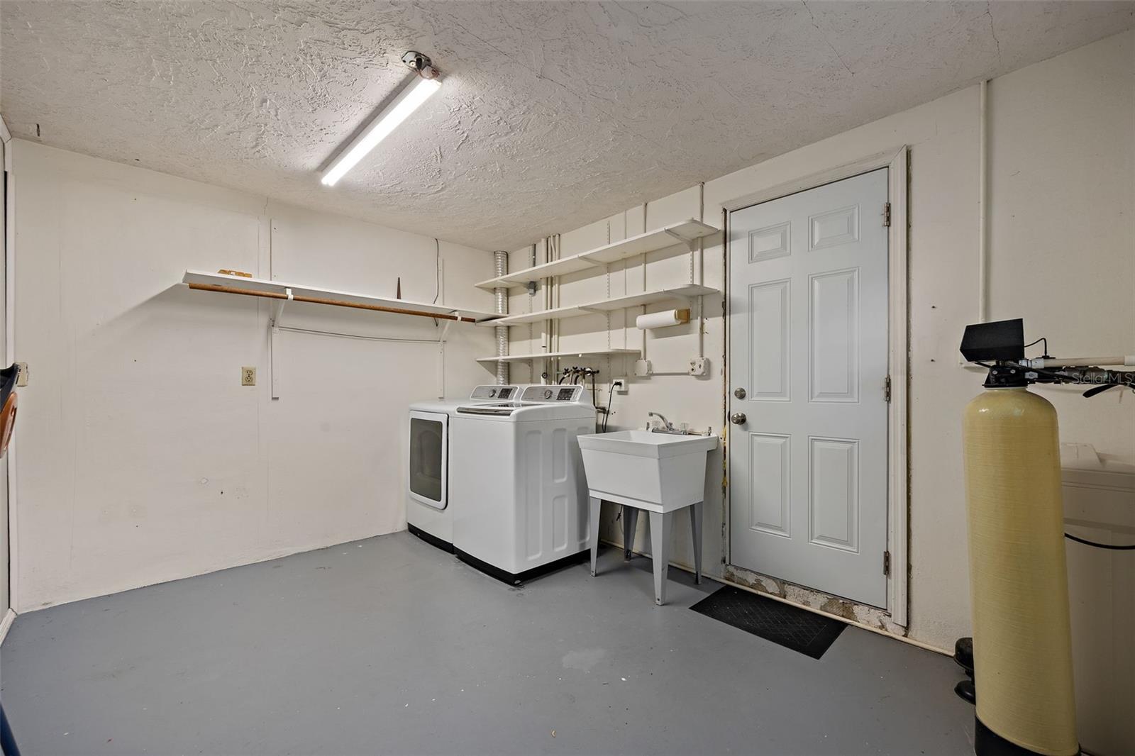 Listing photo id 28 for 5702 Riddle Road