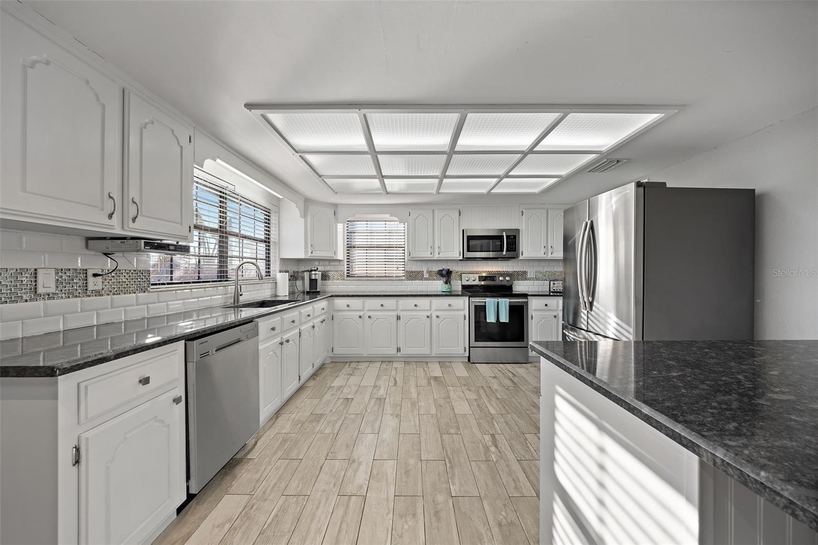 Listing photo id 6 for 5702 Riddle Road