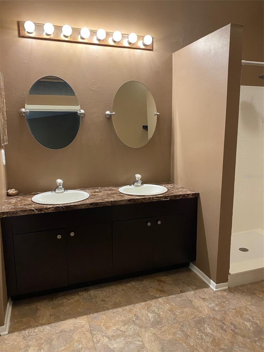 Image 15 of 19 For 12522 Castle Hill Drive