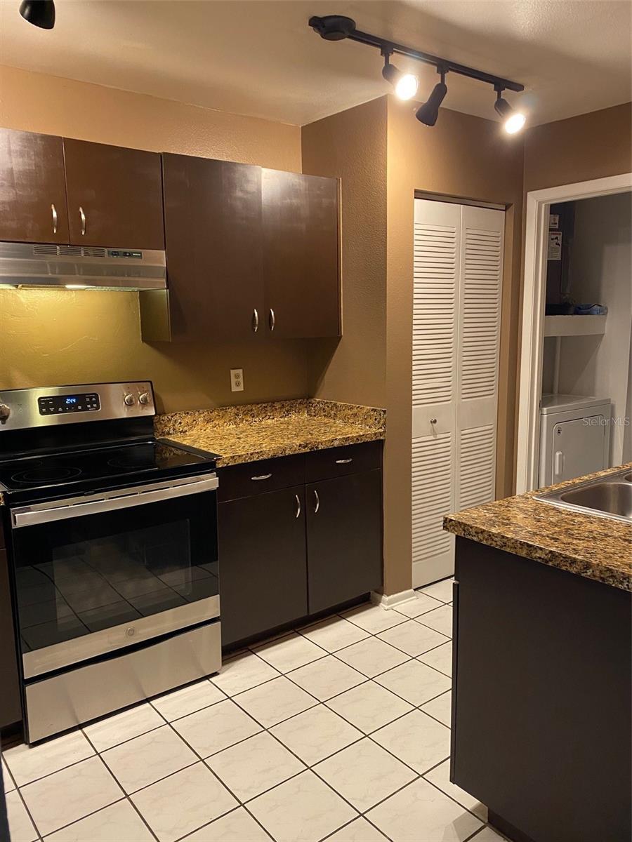 Image 4 of 19 For 12522 Castle Hill Drive