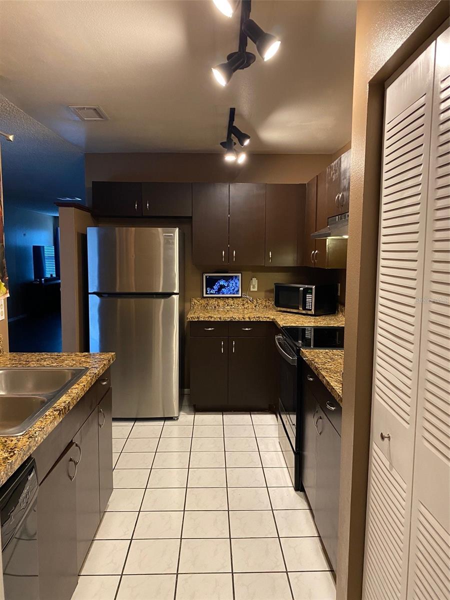 Image 5 of 19 For 12522 Castle Hill Drive