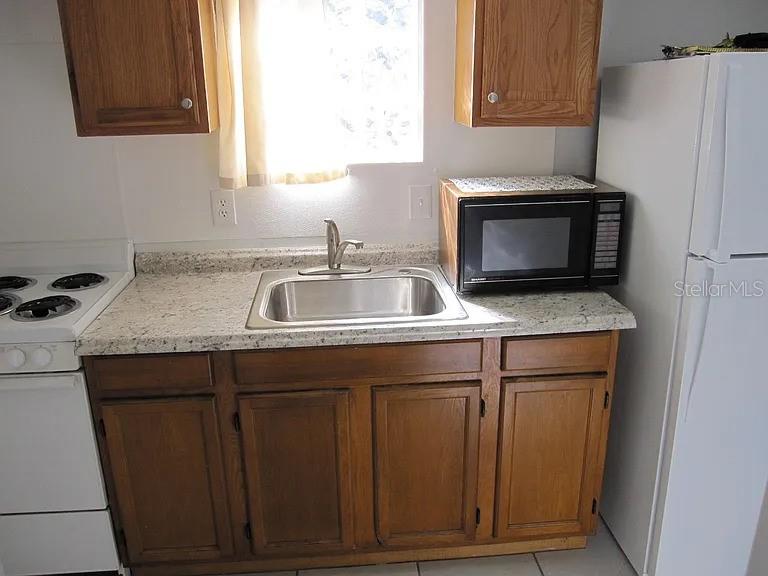 Image 3 of 8 For 28 Grosse Avenue C