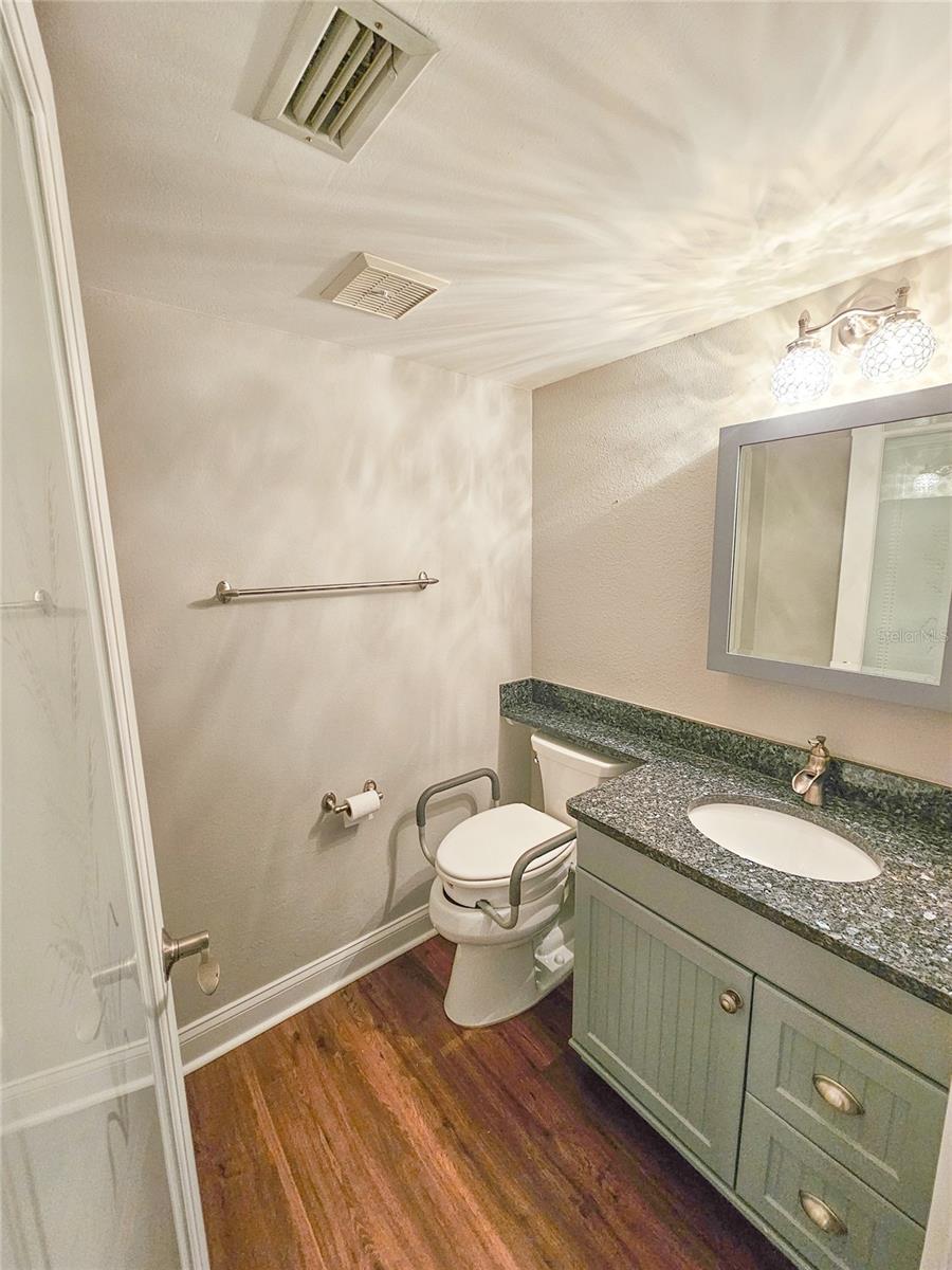 Image 28 of 45 For 6020 Shore Boulevard S 701