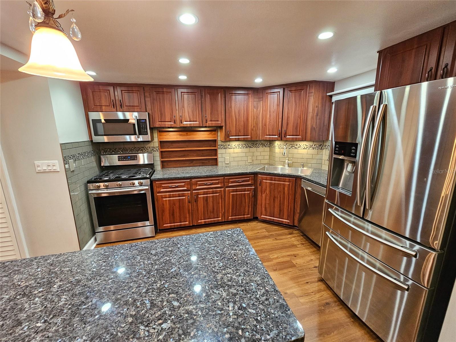 Image 3 of 45 For 6020 Shore Boulevard S 701