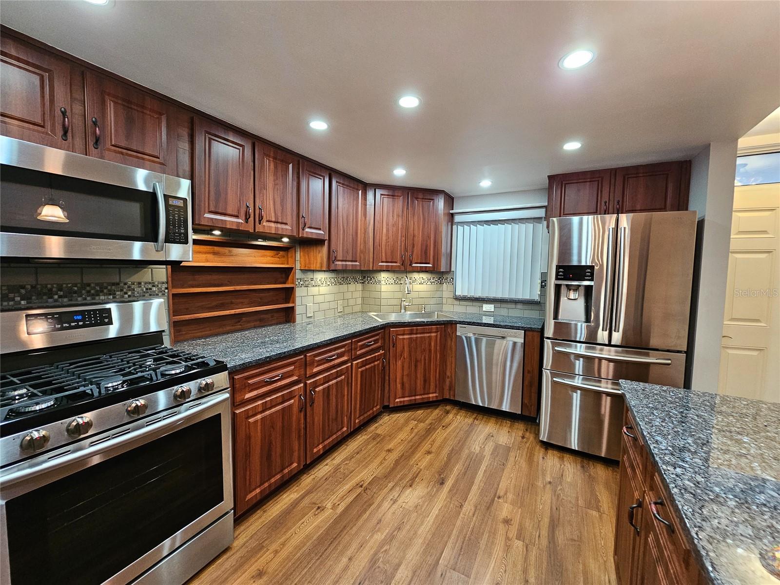 Image 6 of 45 For 6020 Shore Boulevard S 701