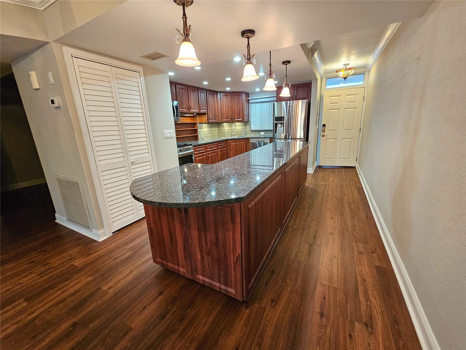 Image 7 of 45 For 6020 Shore Boulevard S 701