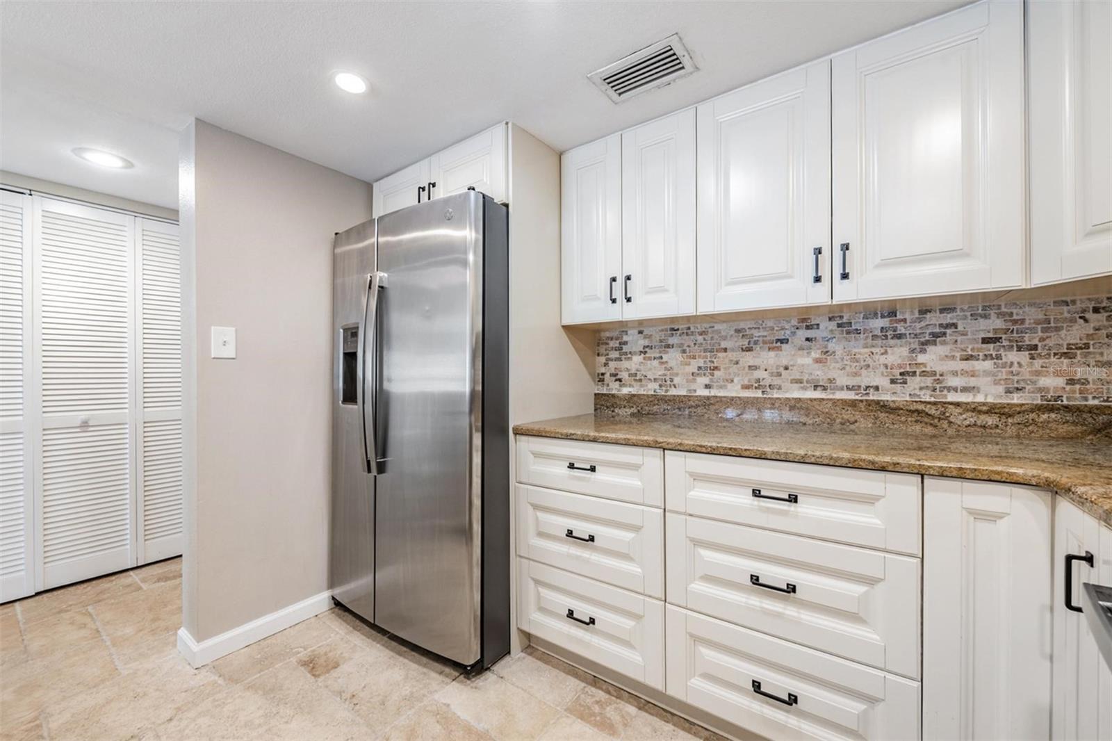 Image 14 of 46 For 13602 Village Drive 1204