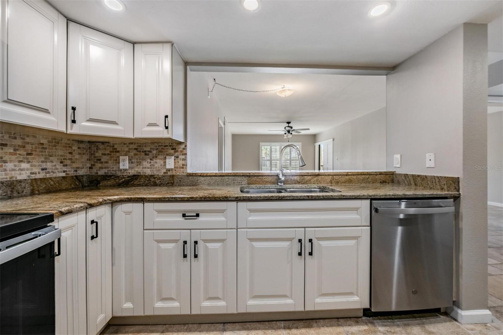 Image 15 of 46 For 13602 Village Drive 1204