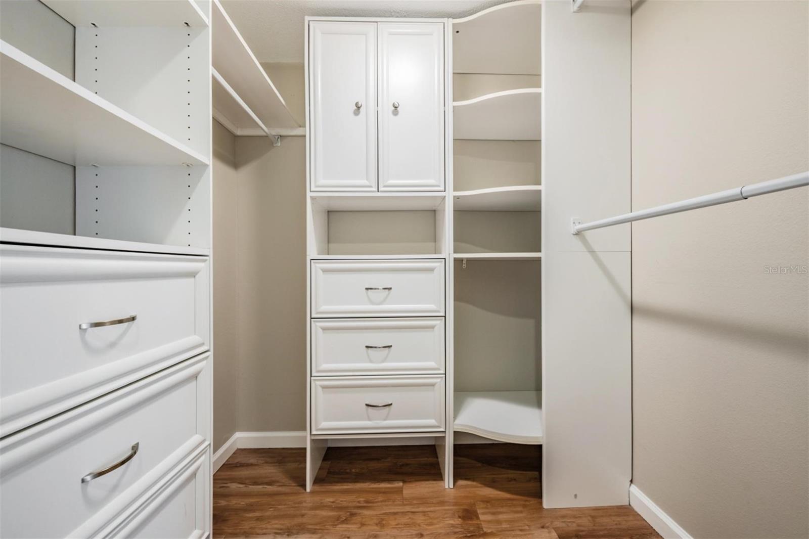 Image 5 of 46 For 13602 Village Drive 1204