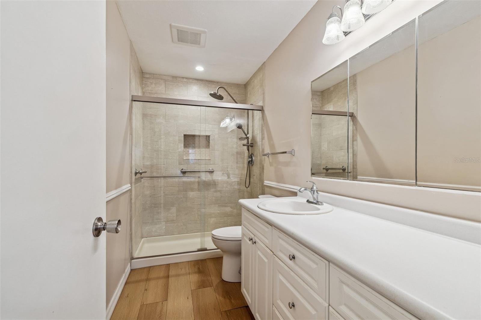 Image 29 of 74 For 2465 Northside Drive 1502