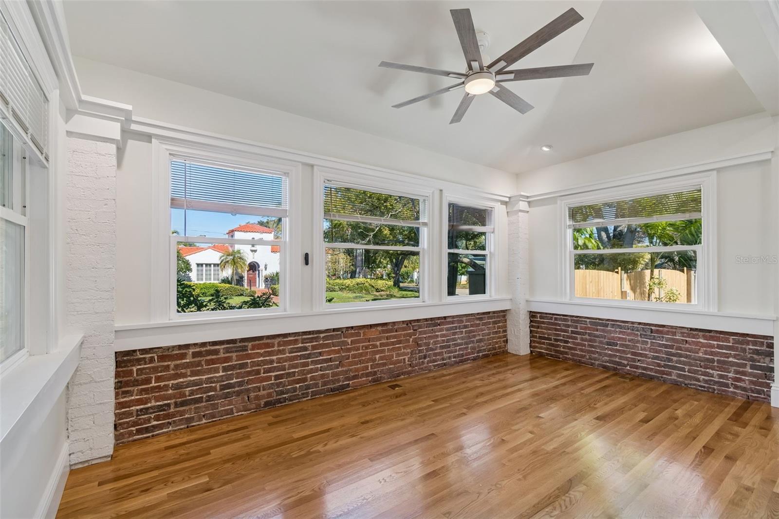 Image 15 of 95 For 344 21st Avenue Ne