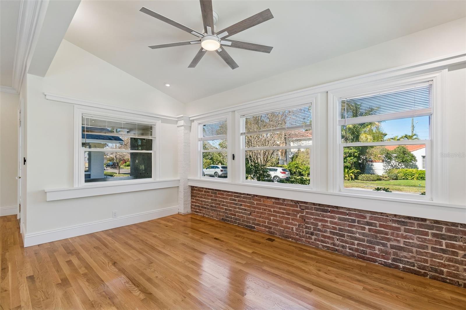 Image 16 of 95 For 344 21st Avenue Ne